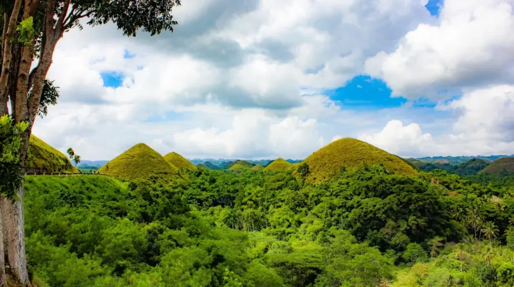 best islands of the philippines _ Bohole cocolate hills