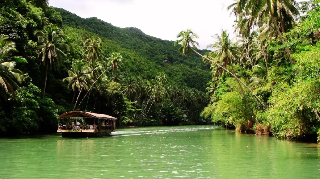 best islands of the philippines _ Bohol Loboc river